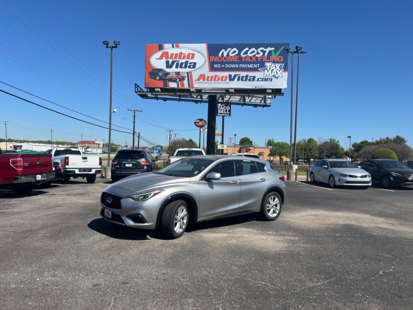 2017 SILVER Infiniti QX30 Base (SJKCH5CP1HA) with an 2.0L L4 DOHC 16V engine, 7A transmission, located at 420 I-35E, Lancaster, TX, 75146, (469) 297-4144, 32.593929, -96.823685 - Photo#0